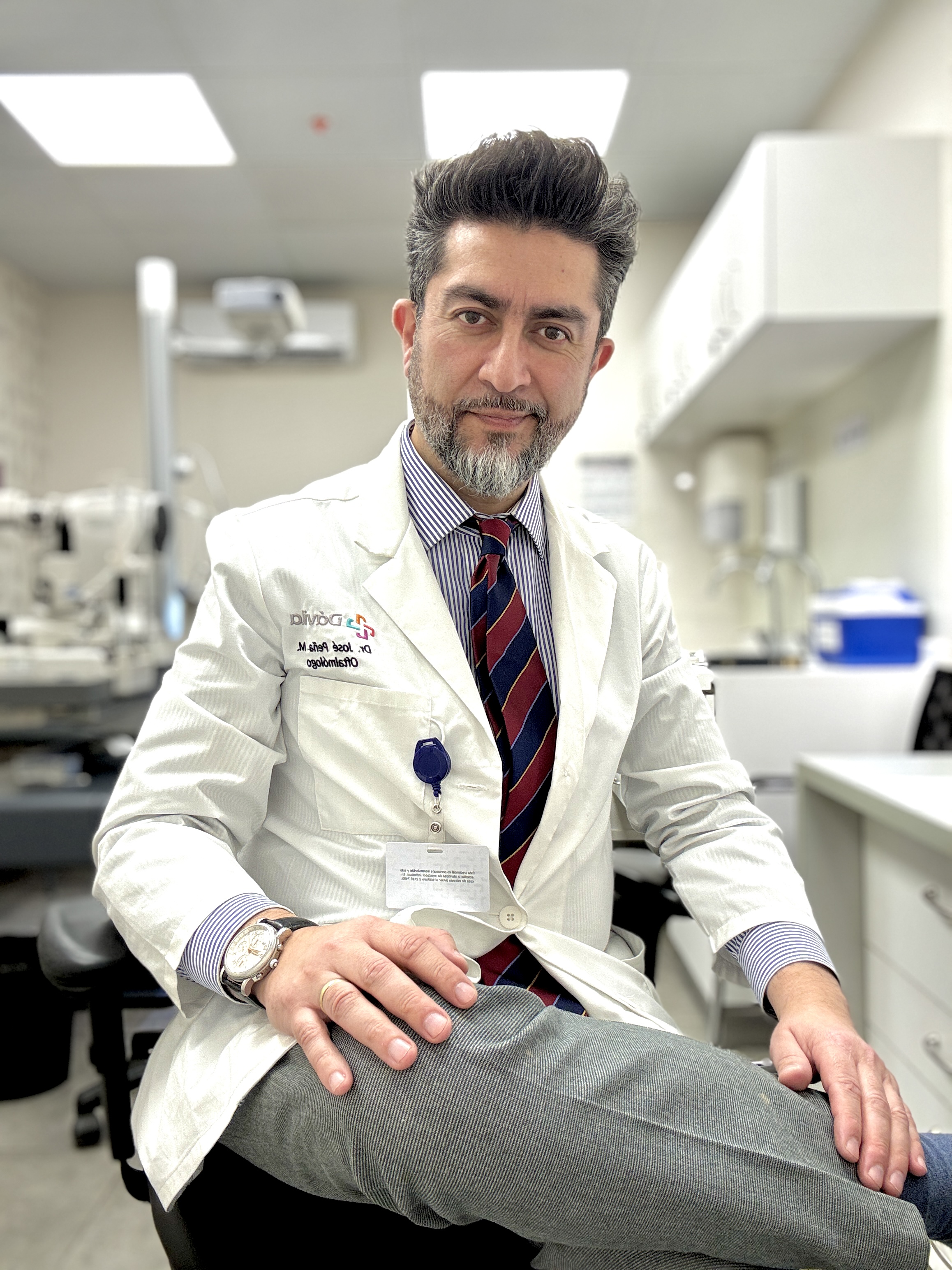 Dr. José Peña - Perfil profesional oftalmólogo